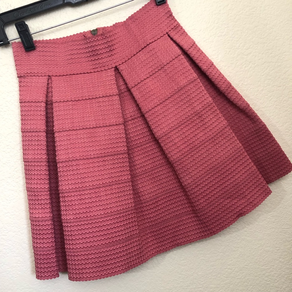 DEVLIN Womens Small Dusty Rose Pink Skirt Rigid Back Zip Short Mini NWOT